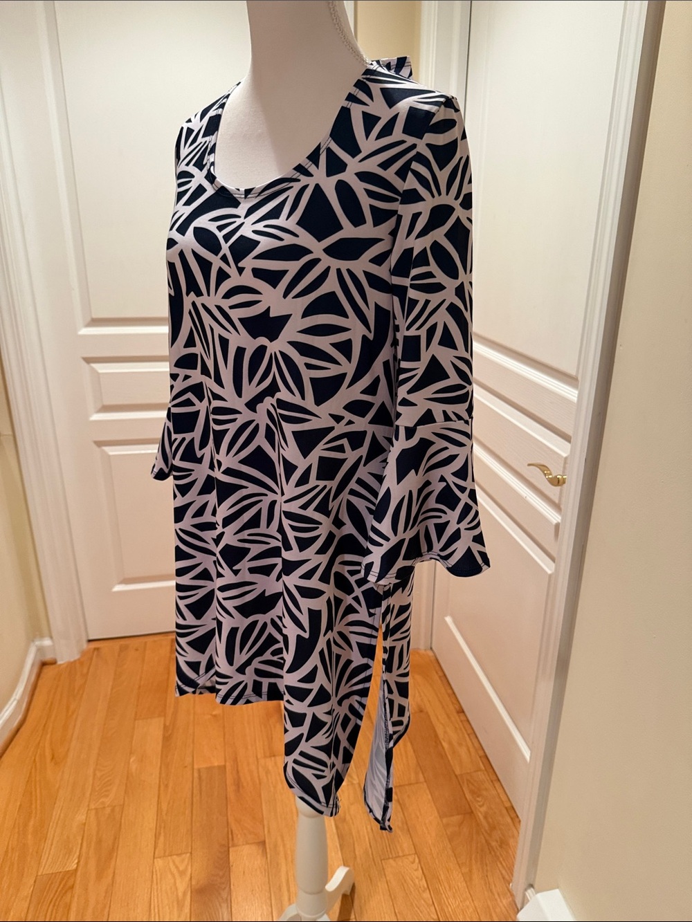 Slinky Brand Navy and White Abstract Leaf Tunic with slits and bell sleeves